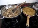 Fin de la cuisson du sauté, dans le wok, et des nouilles chinoises, à la poêle !