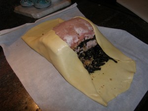 On replie la pâte sur les extrémités du filet.